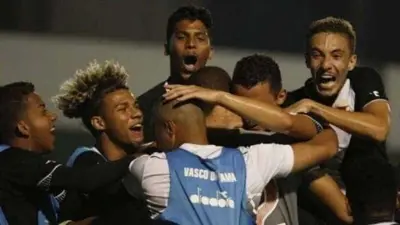 Sob forte calor, Vasco vence Portuguesa e vai à semi da Taça Guanabara