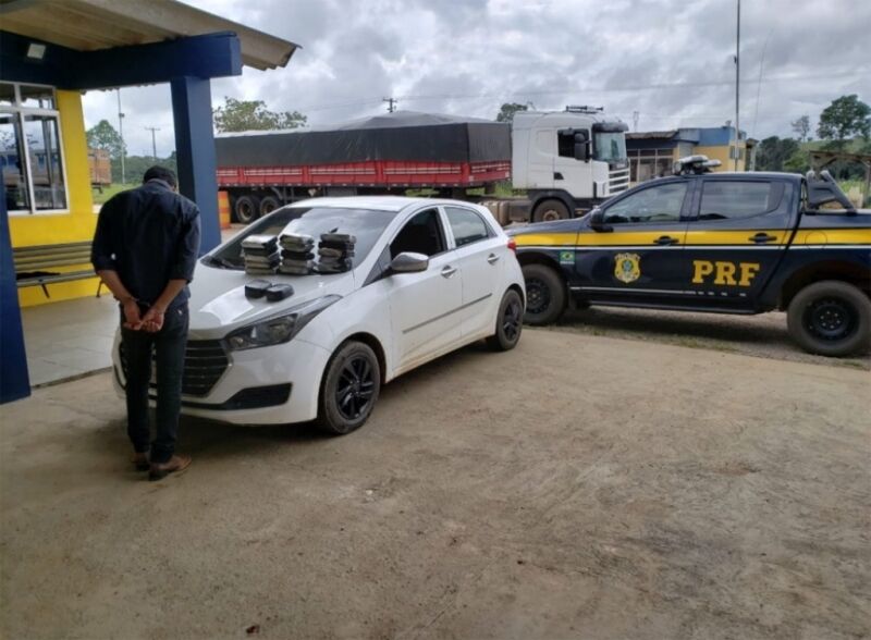 PRF prende homem com 17 quilos de cocaína na BR-364, na Capital