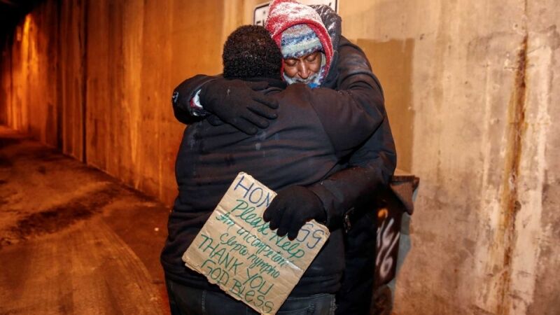 Anônimo paga hotel para 70 desabrigados não ficarem no frio em Chicago