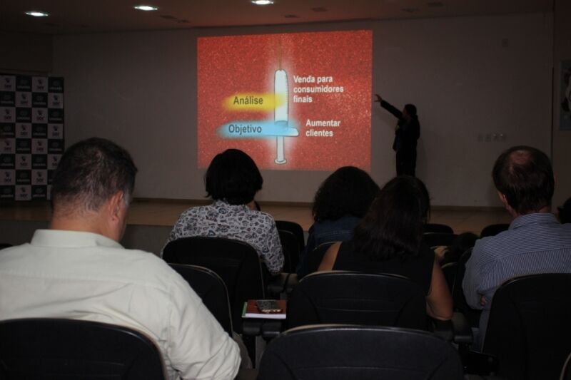 Livro sobre Marketing empresarial é lançado em palestra