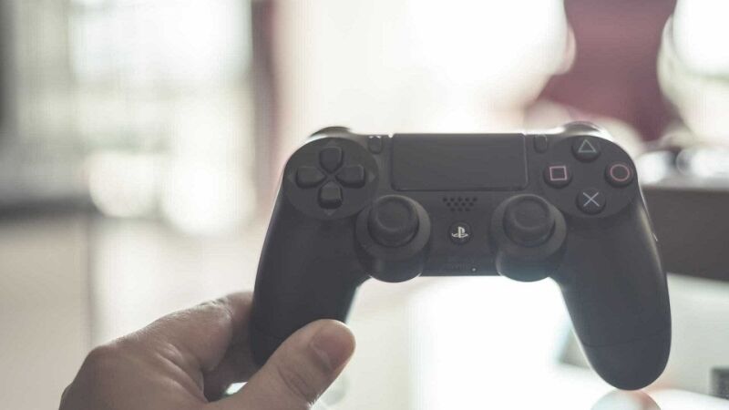Pessoas com mais de 60 anos aprendem a jogar e programar games