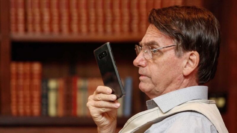 Bolsonaro teve náuseas e vômito neste sábado, diz boletim médico