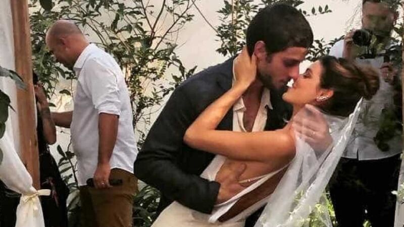 Chay Suede e Laura Neiva se casam em São Paulo após breve rompimento