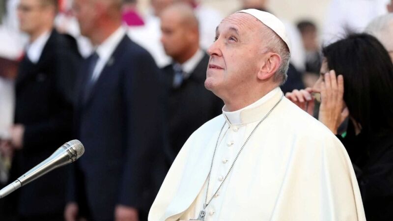 Papa Francisco chega aos Emirados Árabes Unidos para visita histórica