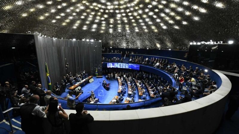 Redes sociais ganham força entre os senadores na estreia da legislatura