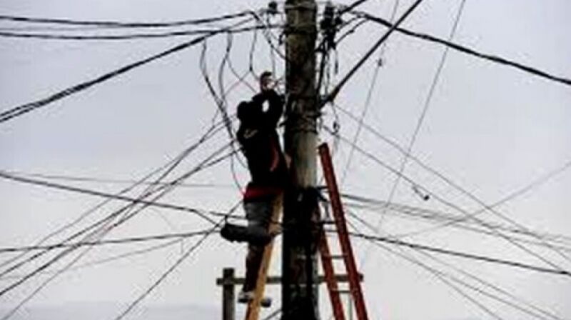 Idoso acusado de fazer desvio de energia é espancado por vizinho