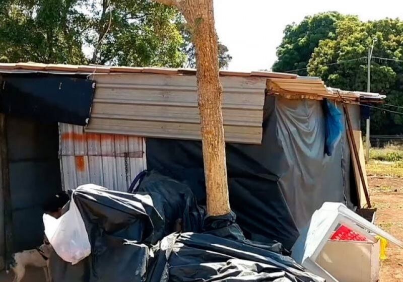 Alunos fazem vaquinha e dão casa a família que morava em barraco