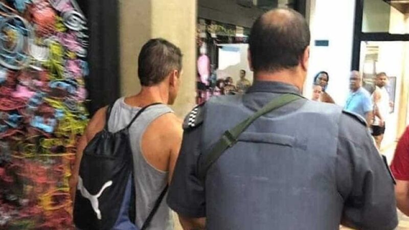 Menino estuprado em banheiro de clube não se alimenta, diz pai