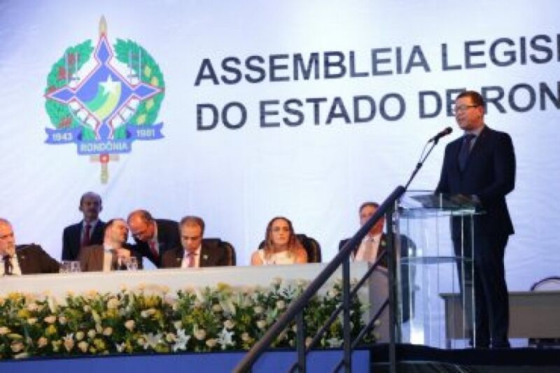 Governador enaltece importância da união entre os Poderes, na posse dos deputados