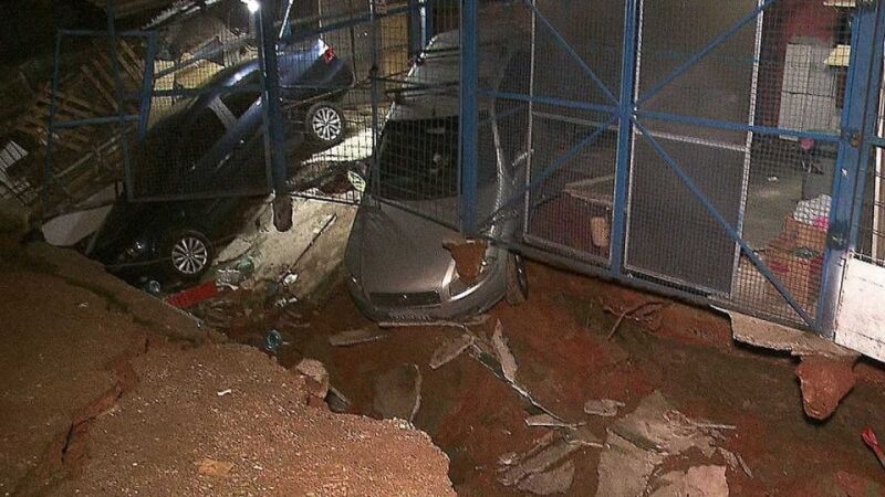 SP: cratera de 50 m de comprimento se abre em conjunto habitacional