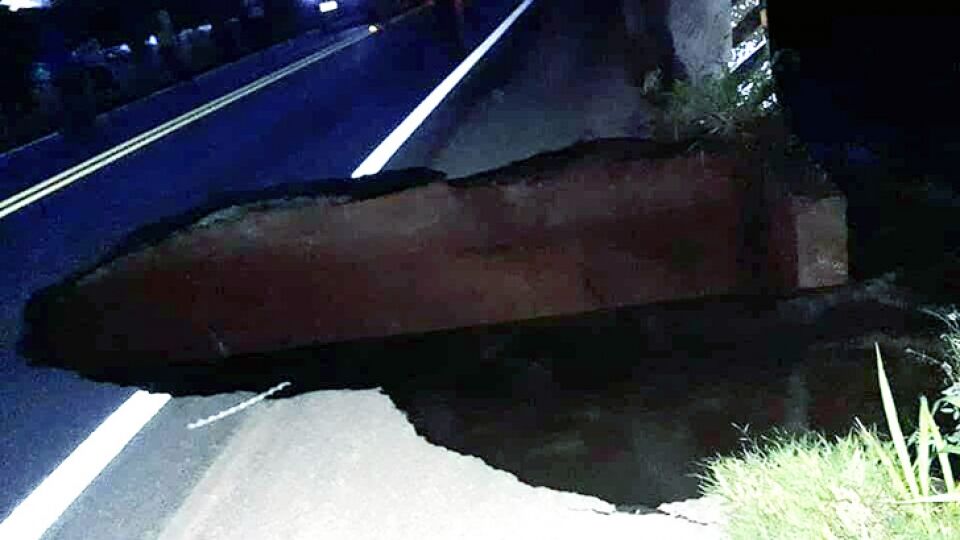 Fortes chuvas interditam BR 364 perto da fazenda Nova Vida entre Ariquemes e Jaru; VÍDEOS