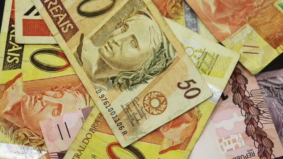 Equipe econômica estuda mudança na contribuição das empresas ao INSS