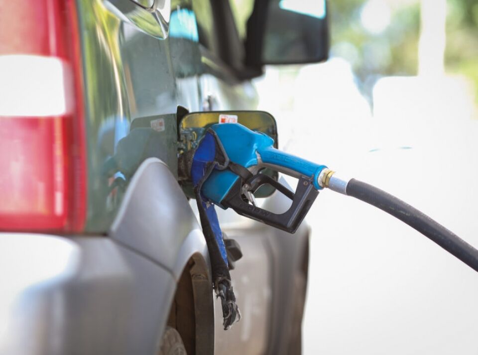 Inflação foi de 3,8%, mas gasolina na refinaria subiu 28% em 12 meses