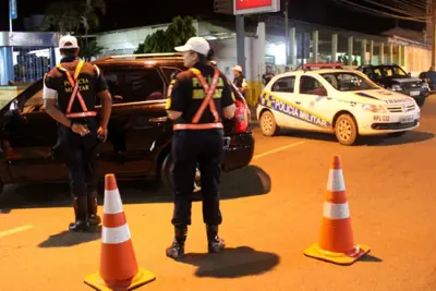 16 pessoas são presas durante Operação Lei Seca na capital
