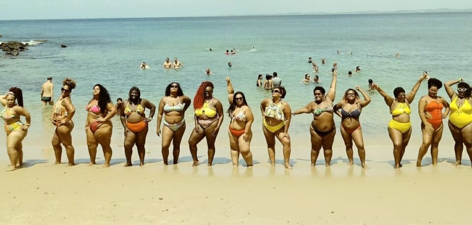 Mulheres fazem ato 'Vai Ter Gorda' no Porto da Barra, em Salvador: 'Resistir para existir'