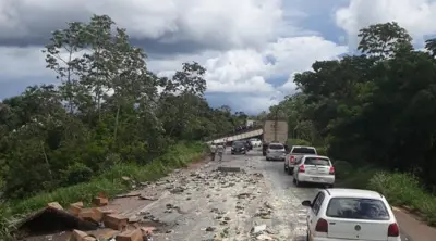 Jovem de 24 anos morre após colisão entre duas carretas na BR-364 em RO