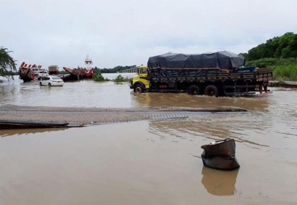 Rio transborda em Abunã e inunda acesso à balsa; Veja pontos críticos nas rodovias em