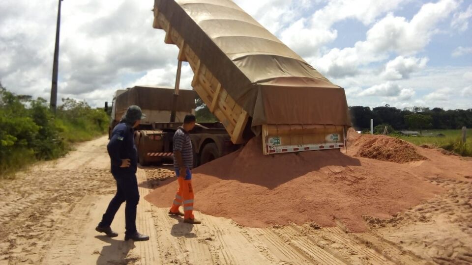 Produtores do Cone Sul recebem calcário para correção de solos em pastagens