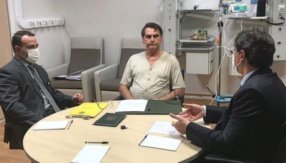 Bolsonaro recebe alta e volta a Brasília nesta quarta