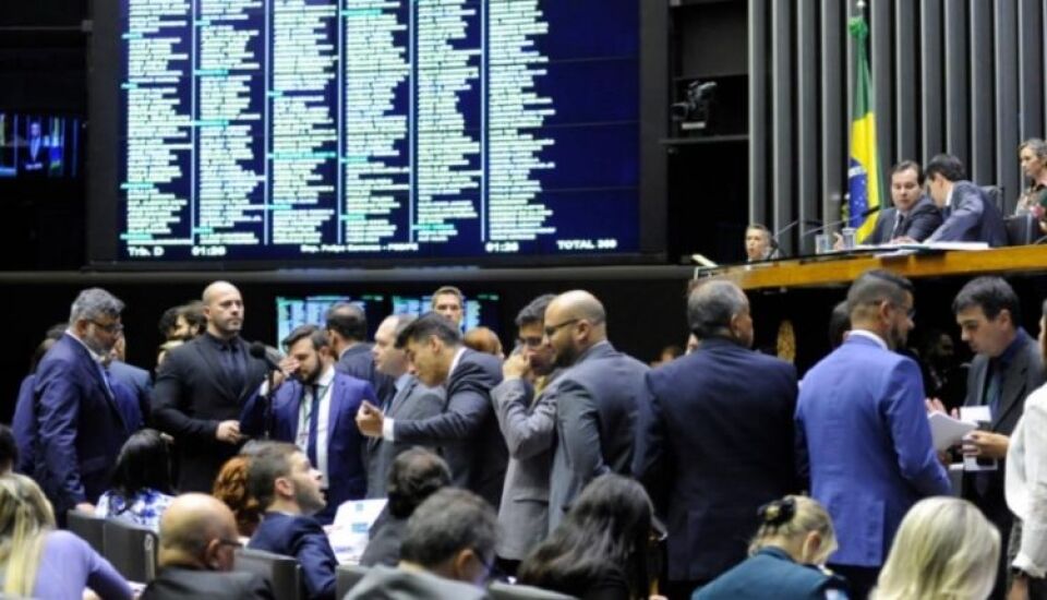 Câmara aprova transferência de imóveis para União em sessão marcada por guerra verbal; veja vídeo