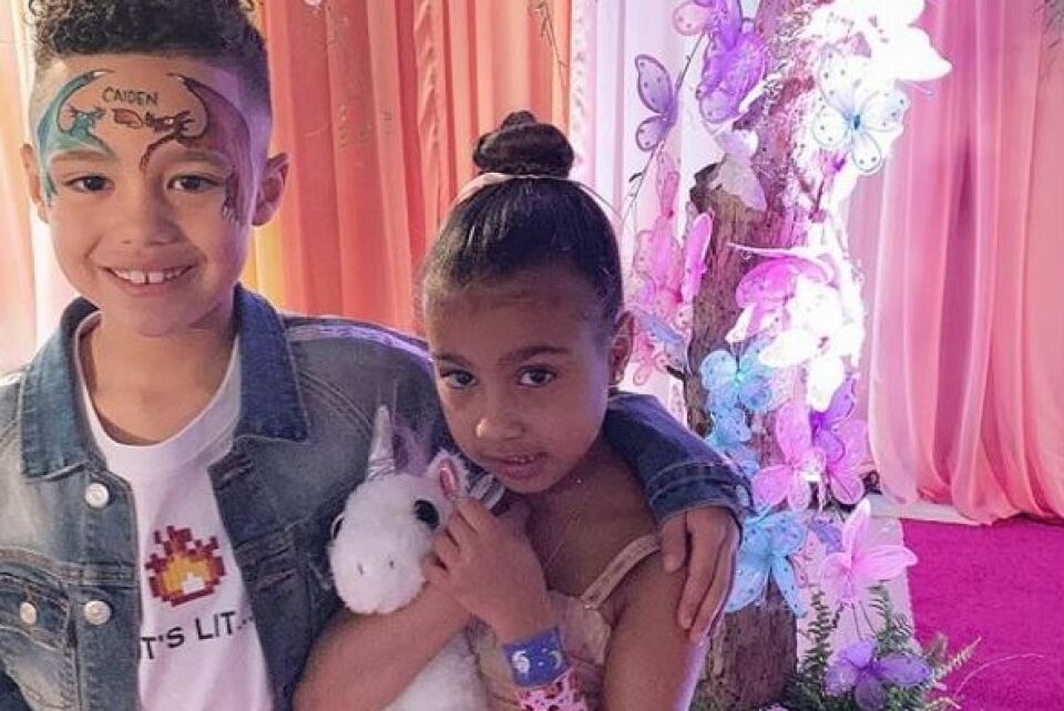 Aos cinco anos, filha de Kim Kardashian já recebe presentes do namorado