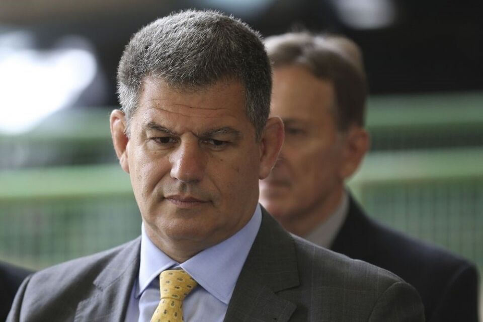 Bebianno fica no governo e Carlos Bolsonaro ficará afastado, dizem aliados