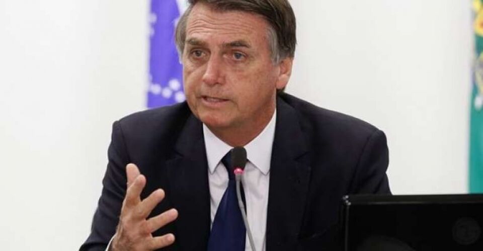Bolsonaro decide idade mínima de 65 anos para homens e 62 para mulheres