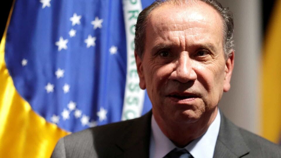 Alvo da Lava Jato, Aloysio Nunes pede demissão do governo de SP