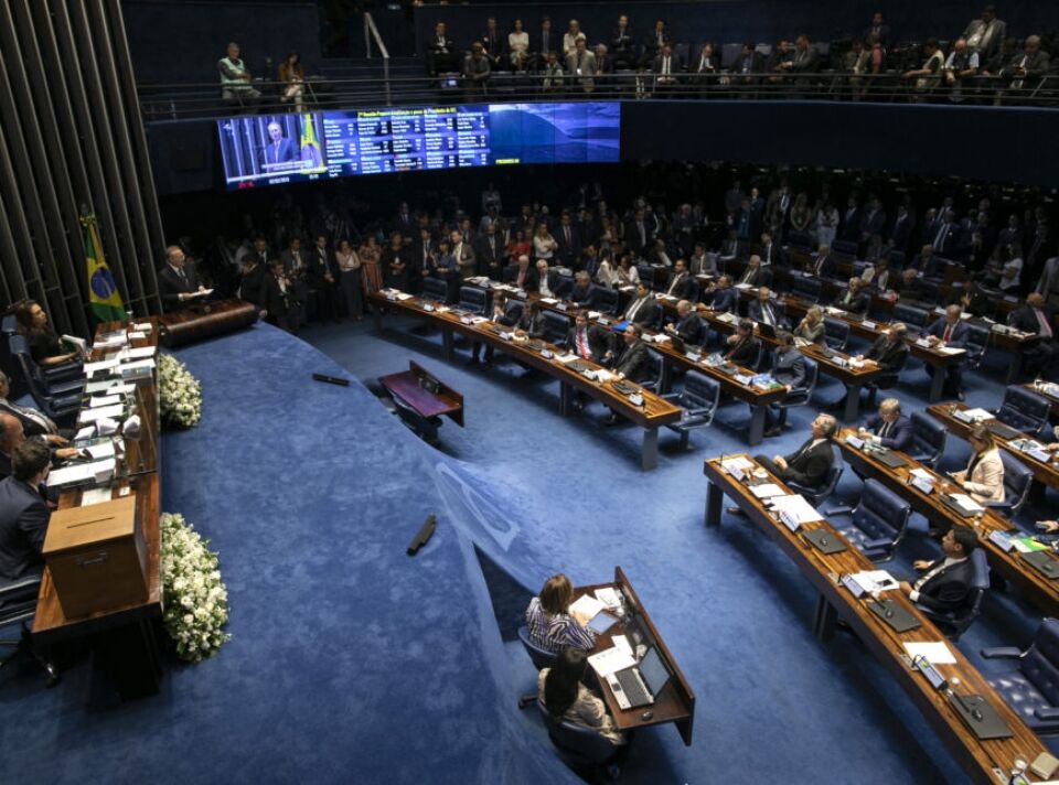 Senadores aprovam proibição de casamento de menores de 16 anos