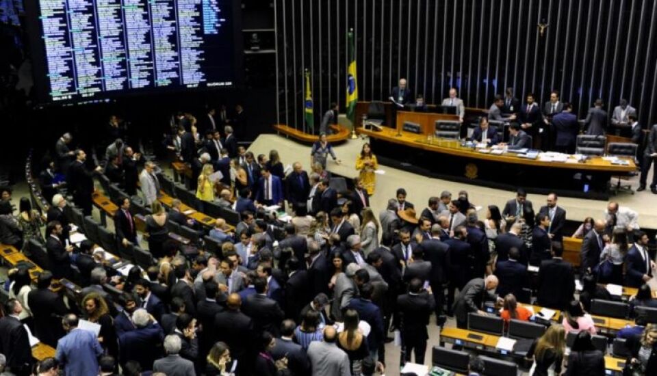 Deputados derrubam decreto sobre transparência e impõem primeira derrota a Bolsonaro na Câmara