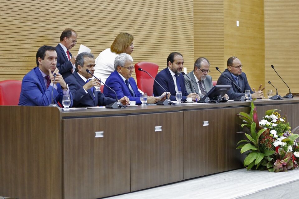 Deputado Laerte Gomes abre trabalhos da Assembleia Legislativa defendendo o diálogo