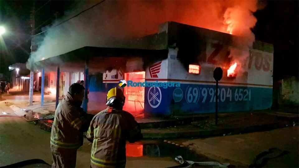 Incêndio criminoso destrói loja e oficina de motocicletas na capital