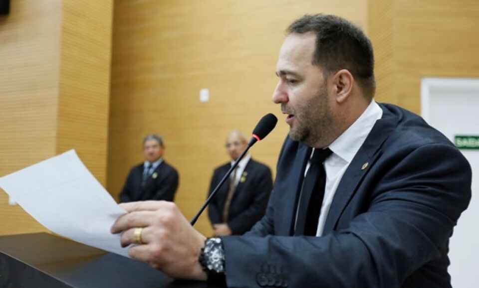 Alex Redano denuncia incêndios criminosos de 8 casas em Cujubim