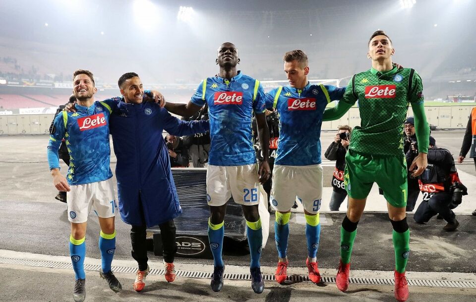 Napoli e Valencia vencem e avançam às oitavas de final da Liga Europa