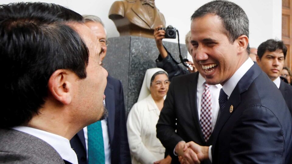 Guaidó inicia caravana até fronteira com a Colômbia