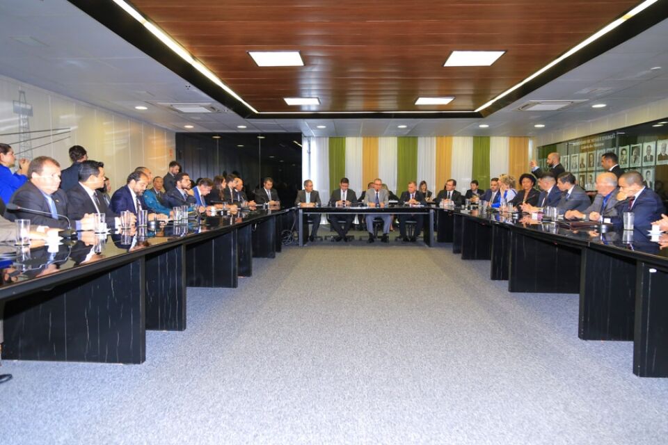 Governador e parlamentares de Rondônia debatem no Ministério das Minas e Energia aumento da tarifa de energia elétrica