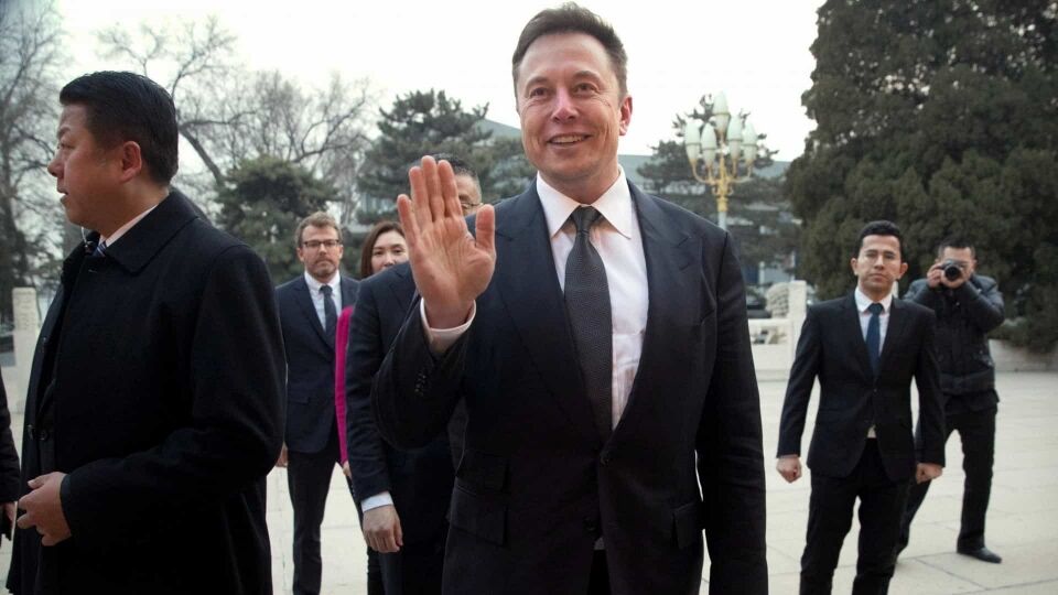Condução 100% autônoma chega no final do ano, diz CEO da Tesla