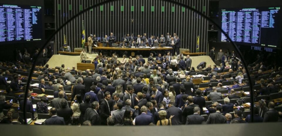 10% dos deputados federais respondem processos criminais na Justiça