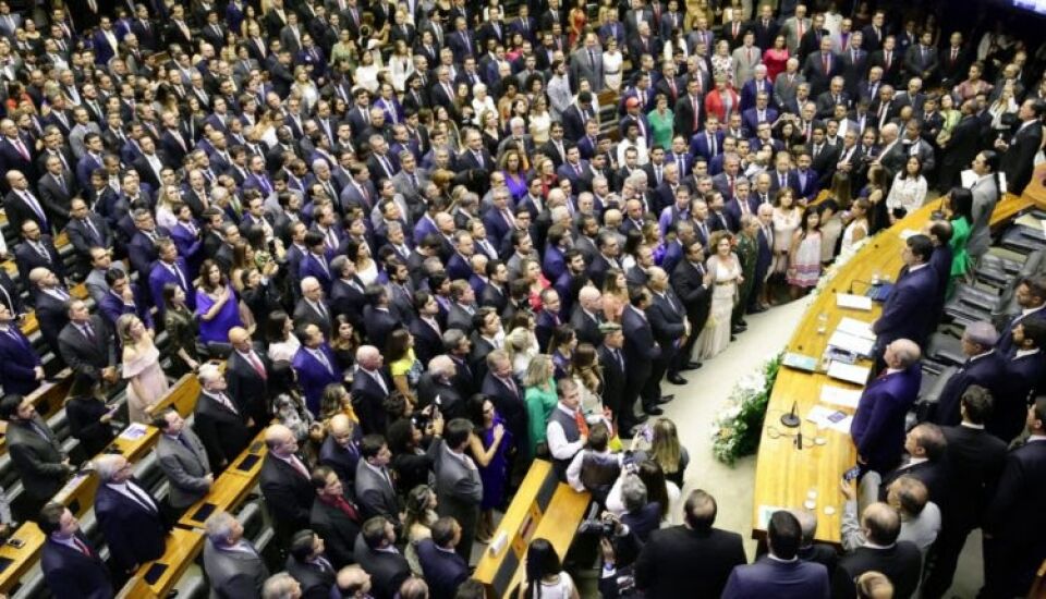 É de R$ 14,3 mil a média de aposentadorias de ex-deputados federais