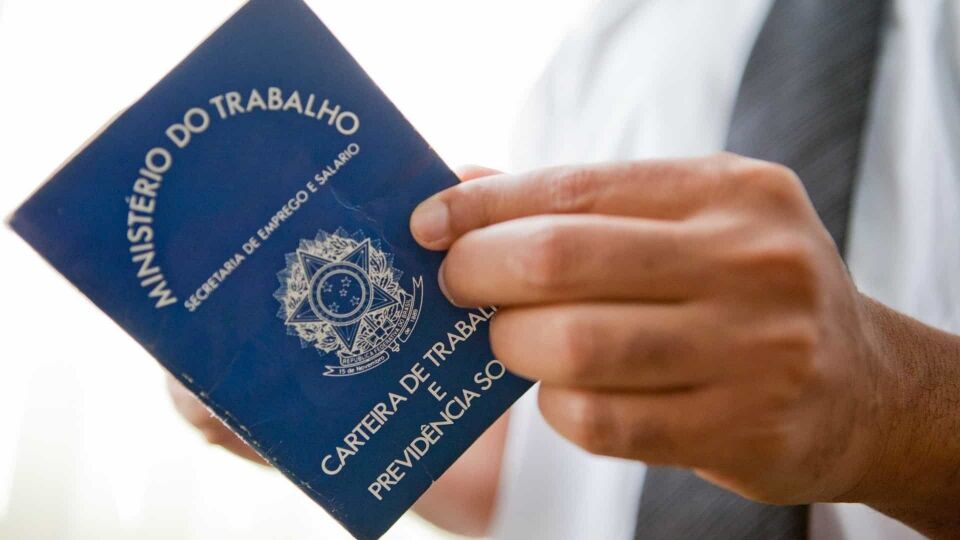 Geração de emprego formal cai pela metade em janeiro em relação a 2018