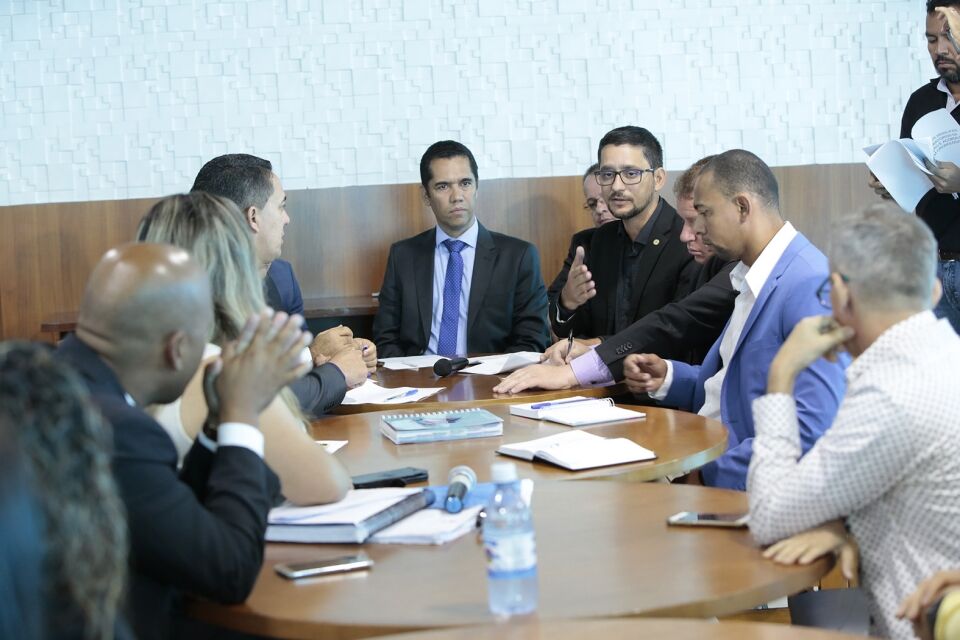 Durante reunião com deputados, Governo se compromete a aprofundar estudos para dar resposta ao realinhamento na Sejus