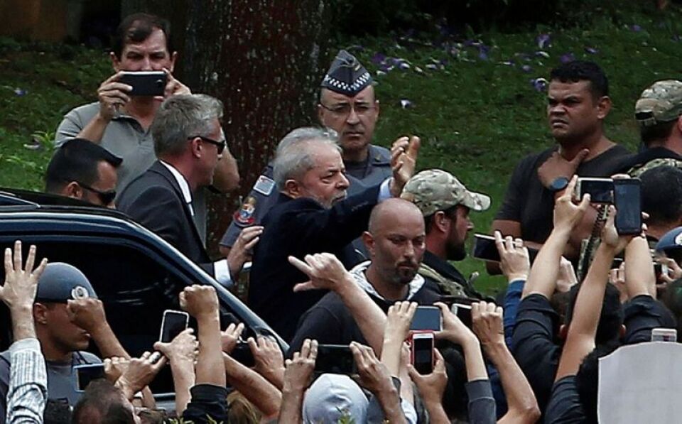 Após participar de velório, Lula está de volta à prisão em Curitiba