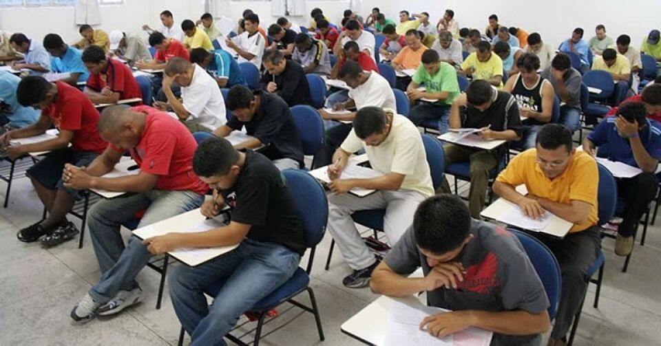 Concursos públicos oferecem 12.143 vagas com salários de até R$ 35,5 mil