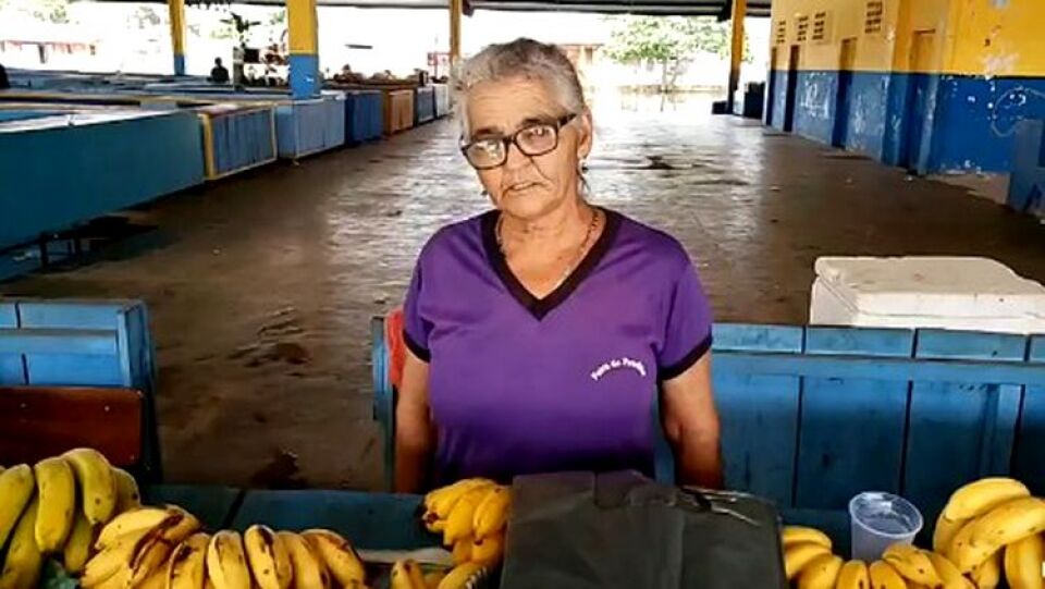 Rio Madeira atinge 17,30 metros e comerciante fica isolada na Feira do Produtor