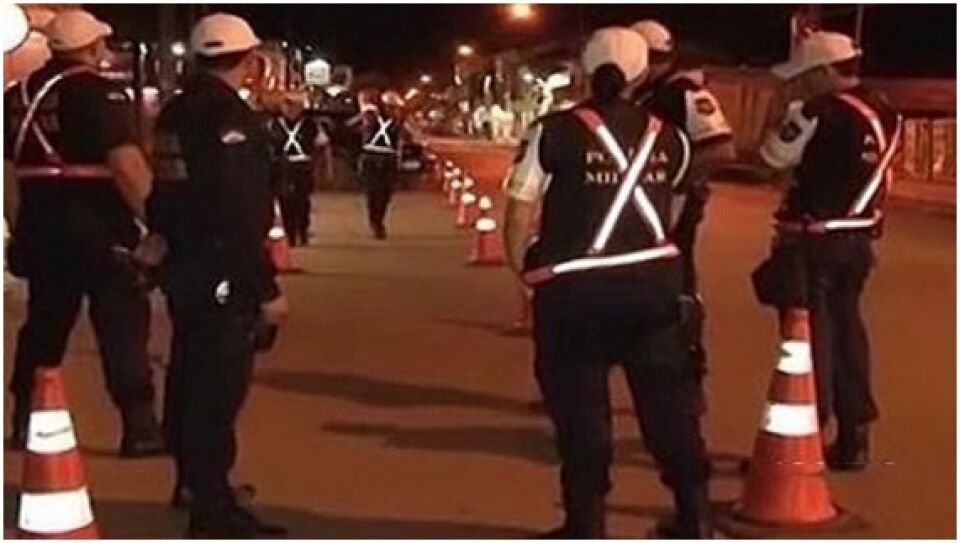 MUITO LOUCO! -Bêbado e na contramão, tentou atropelar os PM’s