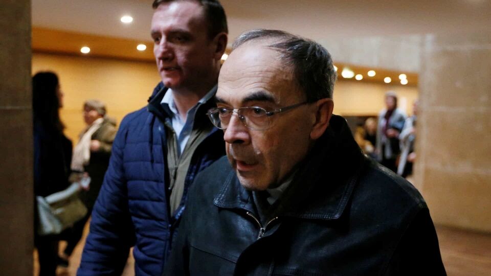 É condenado Cardeal francês por esconder casos de pedofilia