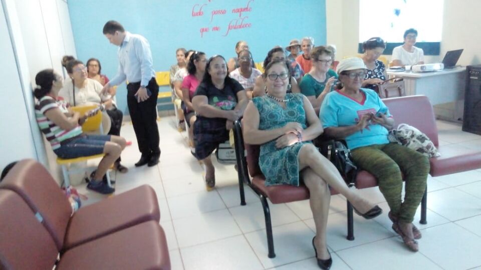 Prefeitura realiza oficina sobre redes sociais para idosos