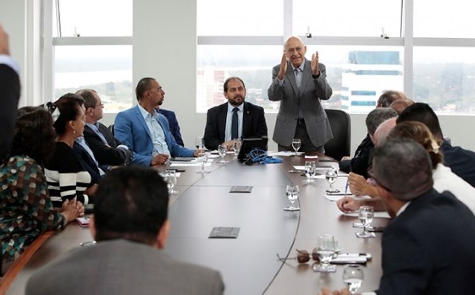 Confúcio reúne 11 deputados para discutir melhorias no ensino infantil