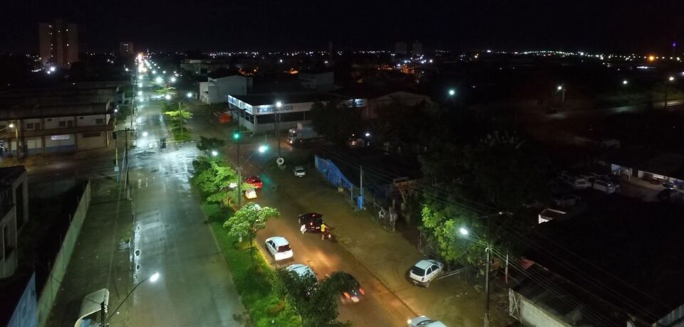 Emdur instala nova iluminação em trechos das avenidas Guaporé e Rio de Janeiro
