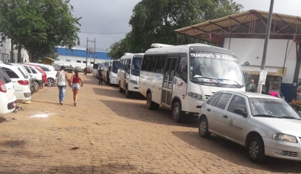 Seguranças não deixam desembarcar doentes do interior